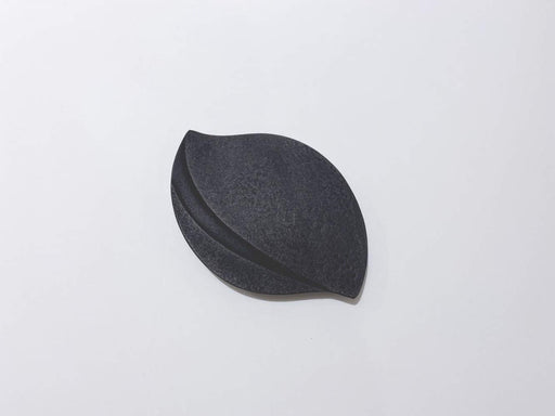 Iwachu Kamashiki Leaf Black Nambu Ironware 15.5x10.5cm Model 17087-Kiichin - The #1 Place for Japanese Goods in Your Hand!